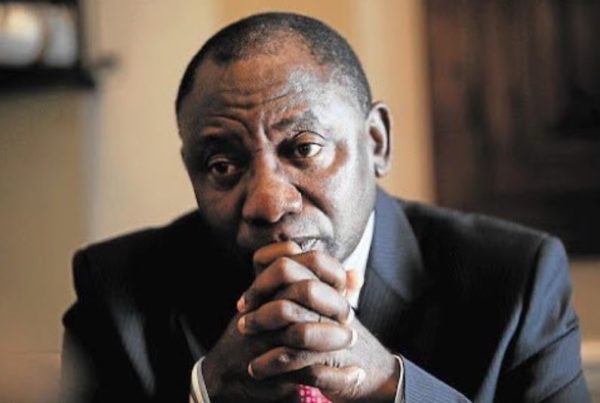 Check out the moment Cyril Ramaphosa's iPad got stolen ...