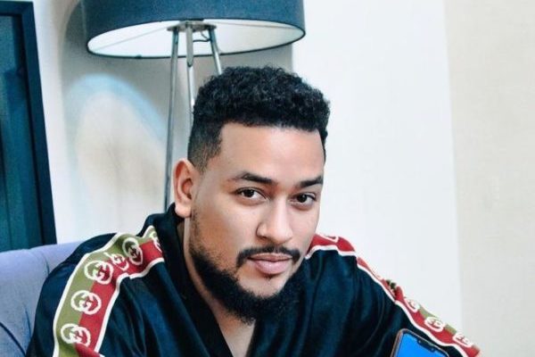 AKA preaches about God to fans thumbnail