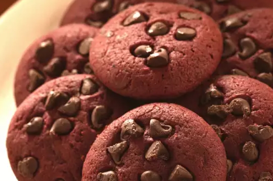 Easy & quick method to make red velvet cookies thumbnail