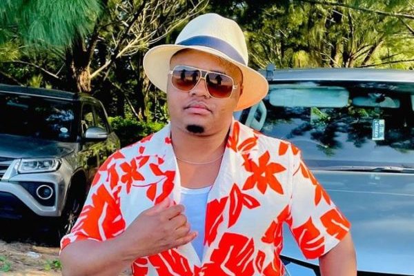 Mthandeni SK falls off stage while performing (Video) | Fakaza News